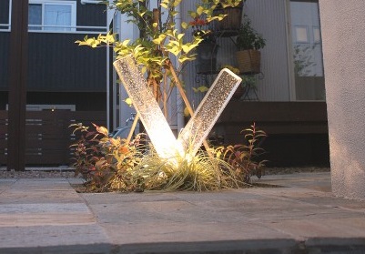 インゴット ライトアップ 照明 夜 ガラス 気泡 かっこいい 宮城県 仙台市 大和町 新築 外構 5 39ce1d3a09ceb3dd49d2abd6b687c5431