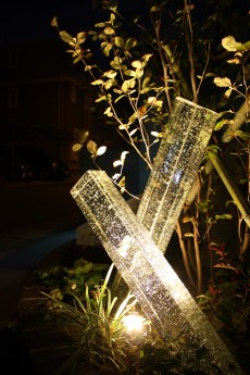 インゴット ライトアップ 照明 夜 ガラス 気泡 かっこいい 宮城県 仙台市 大和町 新築 外構 3 614299709af04c043201911d7b8ced4a